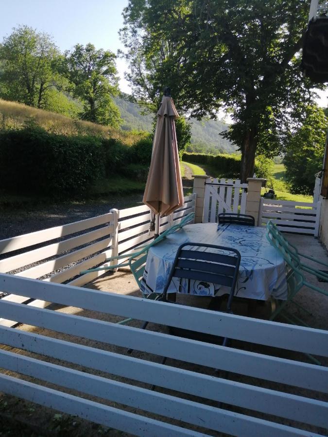 Maison A La Campagne Au Coeur Du Cantal Dept 15 Marmanhac Eksteriør billede